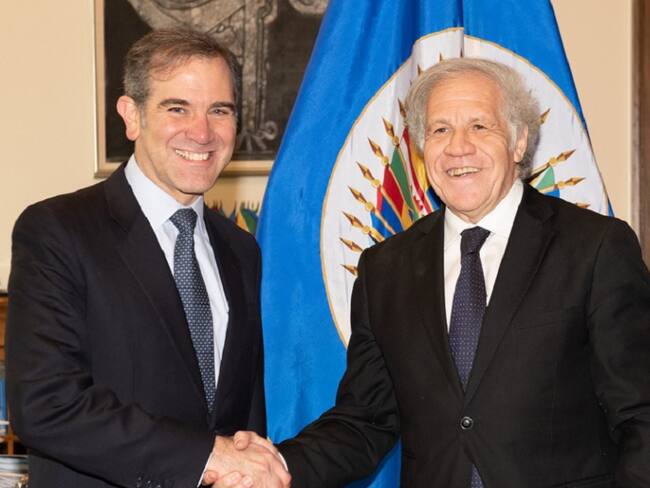 Lorenzo Córdova usa dinero del erario para “turismo político"