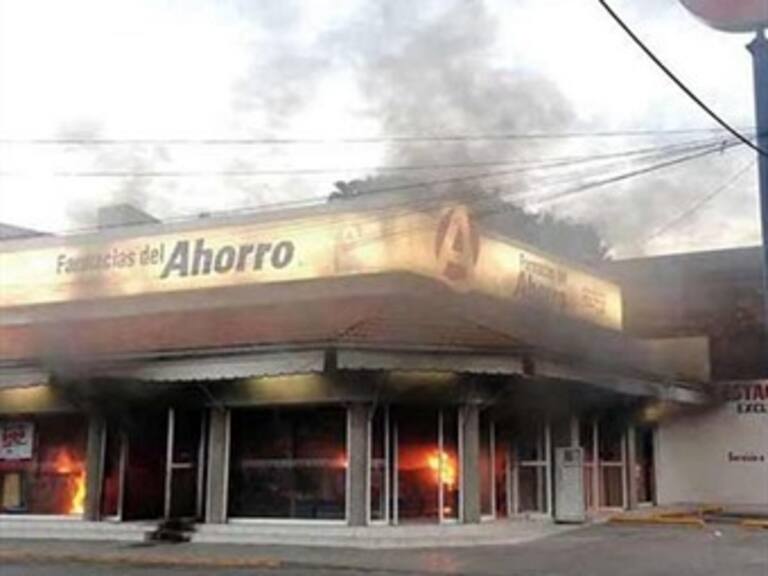 Incendian farmacia en Apatzingán