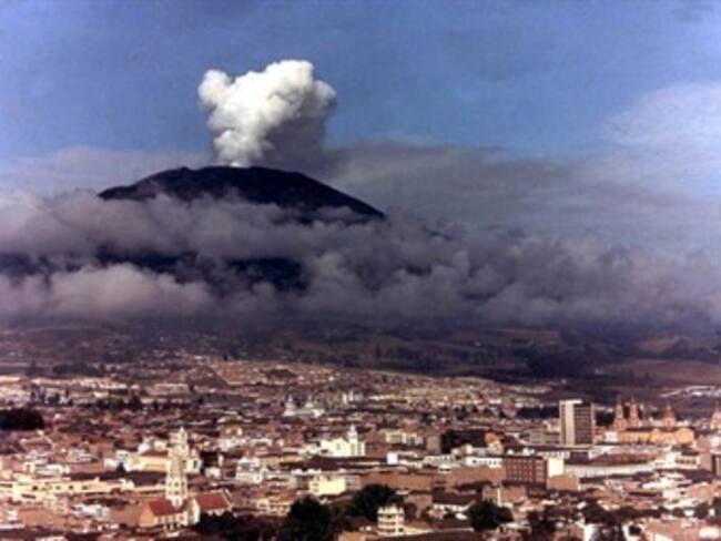 Ecuador declara alerta por actividad de volcanes fronterizos