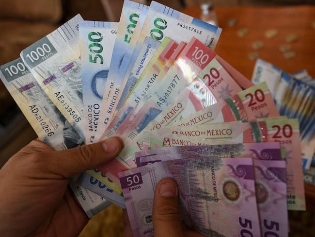 Acuerdan aumento al salario mínimo y reducción gradual de la jornada laboral