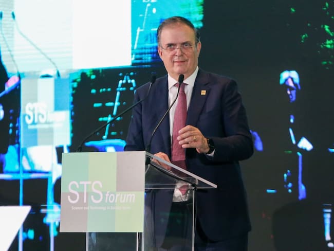 Ebrard anuncia financiamiento público con Nafin para proyectos de interés nacional