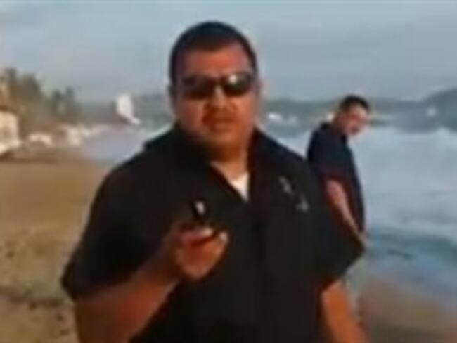 Arrojan policías huevos de tortugas al mar