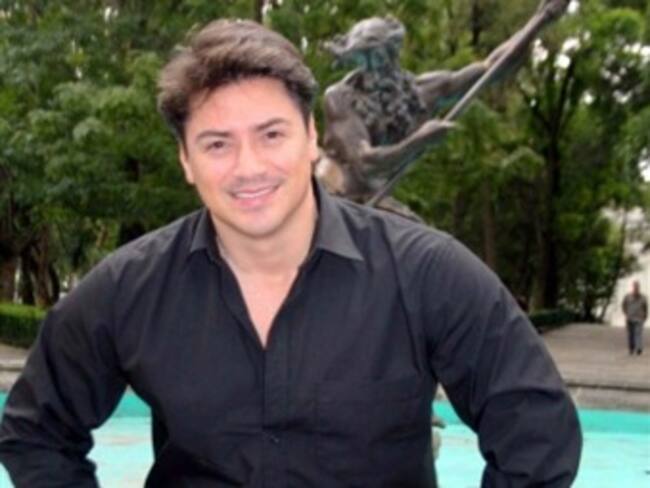 Vuelve a cantarle Gustavo Lara al amor