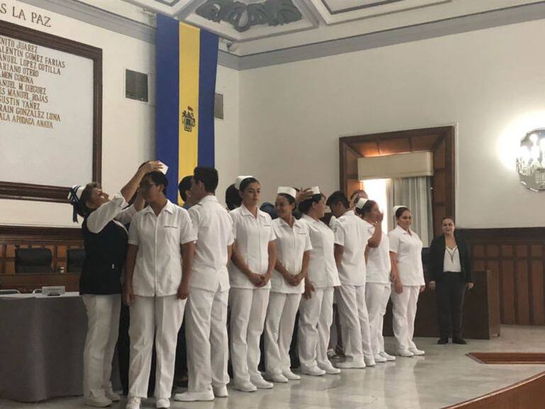 Se gradúan alumnos de enfermería en Guadalajara