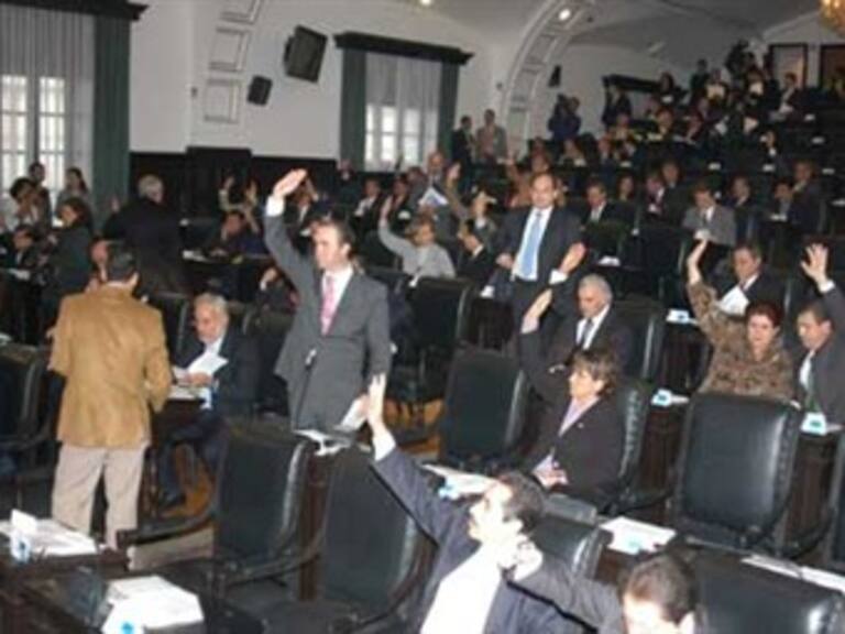 Avanza en comisiones paquete fiscal