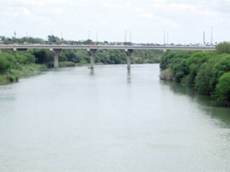 Abren puentes fronterizos tras desborde de ríos