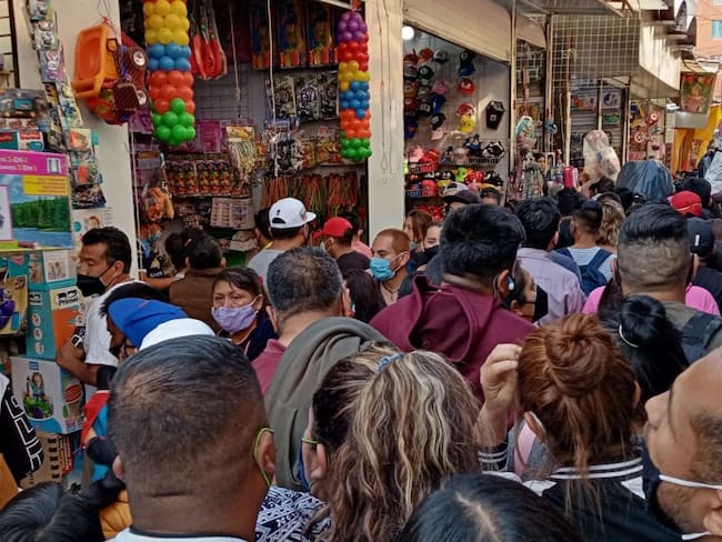 Más de 20 mil policías vigilan compras de Día de Reyes