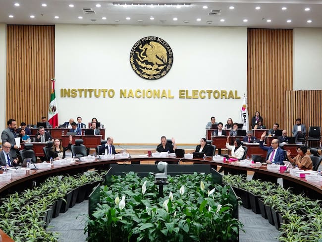 Llama INE a Marko Cortés a abstenerse de hacer uso del logo institucional