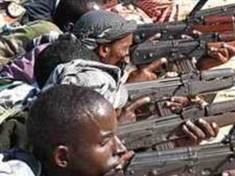 Secuestran piratas somalíes a barco danés con bandera de EU