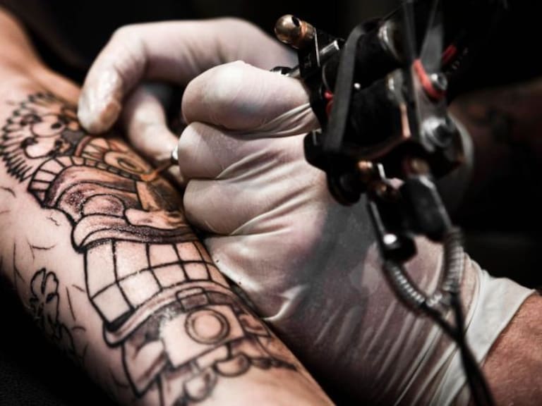 Verifica la Coprisjal centros de tatuaje en el Estado