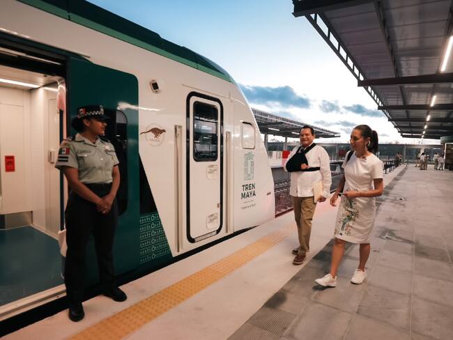 Sheinbaum se sube al Tren Maya…
