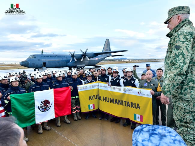 Envía México ayuda especializada para combatir incendios forestales en Los Ángeles California