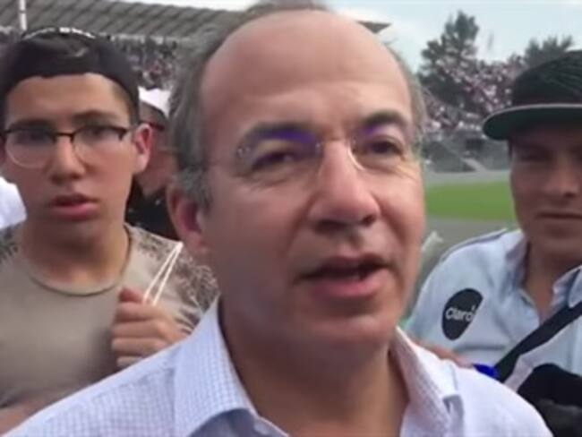 Le gritan "Asesino" a Felipe Calderón durante el Gran Premio