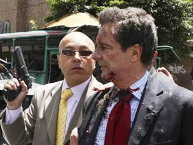Ex ministro víctima de atentado culpa a guerrilla de las FARC
