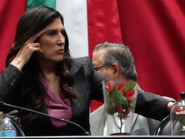 Presenten las pruebas: el reto de Kenia López Rabadán a Julio Scherer por su nuevo libro