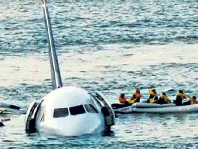 Revelan que motores de avión que cayó en Nueva York se apagaron