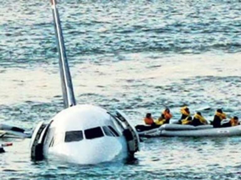 Revelan que motores de avión que cayó en Nueva York se apagaron