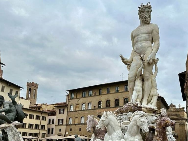 Turista destruye estatua histórica tras despedida de soltera en Florencia. X