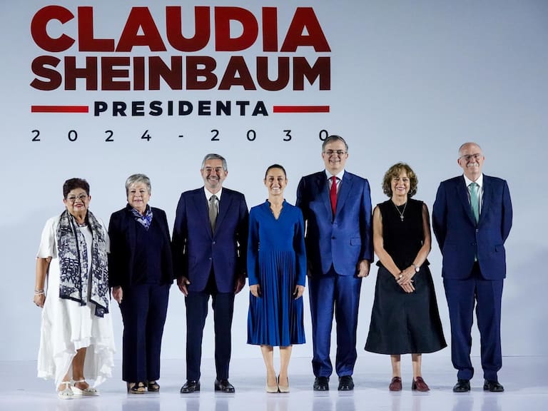 CIUDAD DE MÉXICO, 20JUNIO2024.- Claudia Sheinbaum, presidenta electa de México, realizó la presentación oficial de la primer parte de su gabinete al que se integran: Marcelo Ebrard, Juan Ramón De la Fuente; Rosaura Ruiz; Ernestina Godoy; Alicia Bárcena y julio Berdegué Sacristán.
FOTO: GALO CAÑAS/CUARTOSCURO.COM
