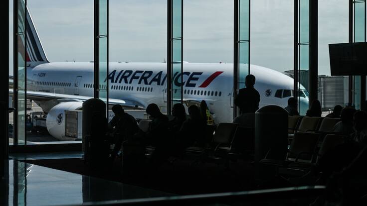 Aeropuertos en Francia quedan paralizados por huelga de controladores