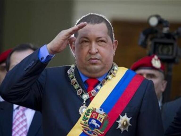 Regresa Chávez a Venezuela tras segunda operación contra el cáncer