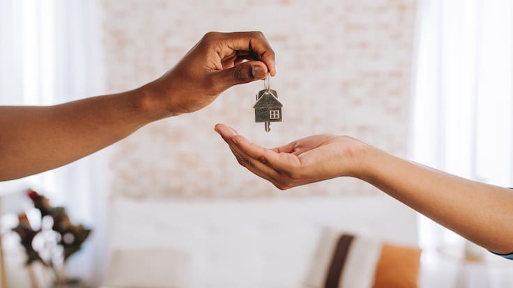 ¿Cómo comprar tu primera casa en México sin endeudarte de más? Guía y checklist de financiamiento