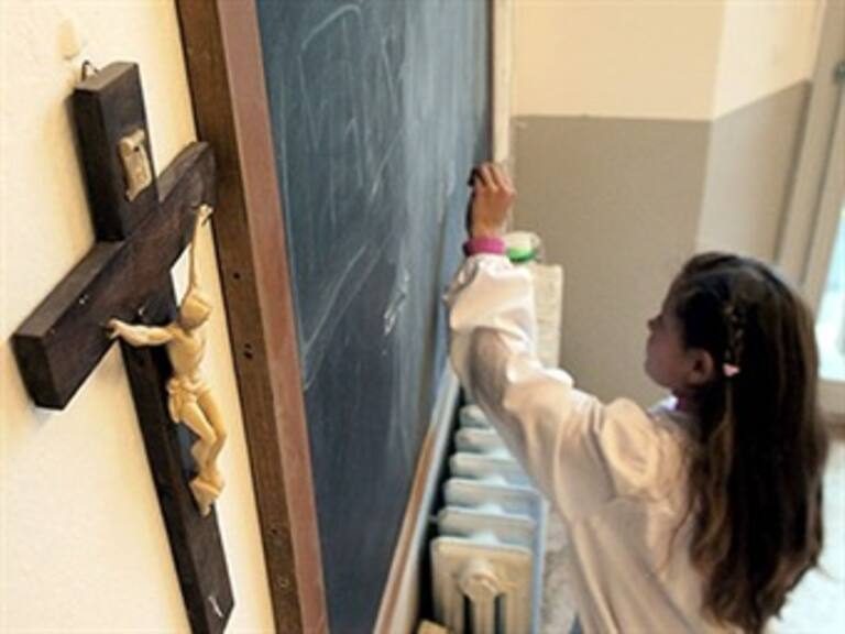 Celebra Vaticano fallo europeo en favor de crucifijos en escuelas