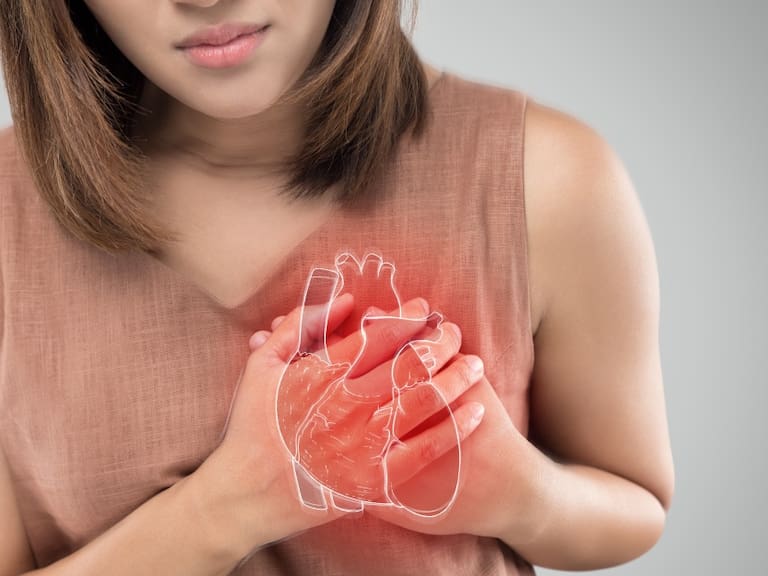 Estos son los síntomas de un paro cardíaco que sólo presentan las mujeres