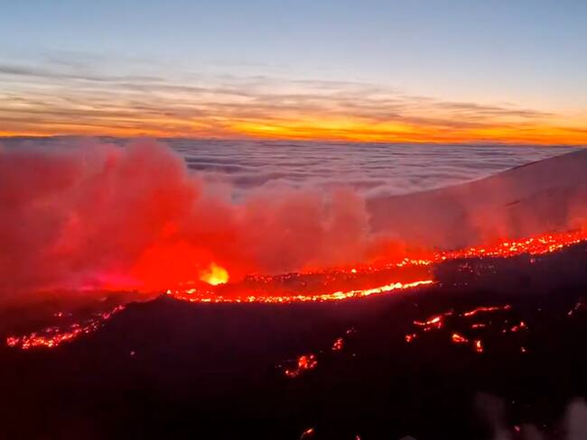 Así fue la erupción del volcán Etna que creó un río de lava de 3 kilómetros en Sicilia, Italia | VIDEO