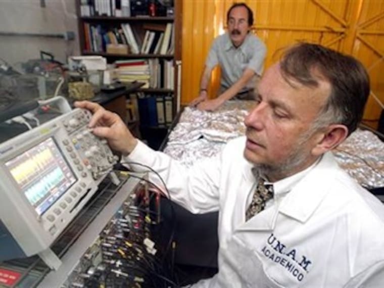 Arturo Menchaca Rocha, presidente de la Academia Mexicana de Ciencias. Cientifícos rusos ganan premio nobel