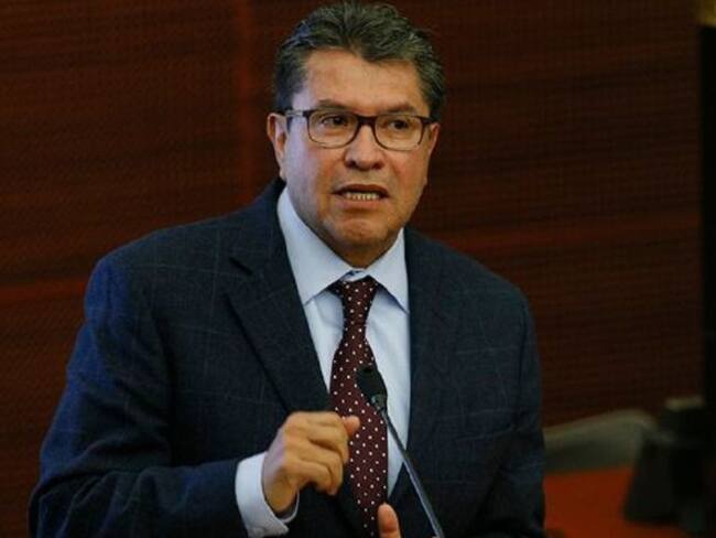 Reducción de salarios debe ser voluntario: Monreal