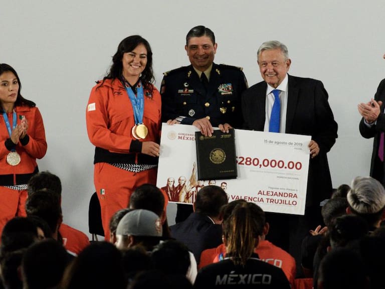 No queremos colgarnos ninguna medalla: López Obrador