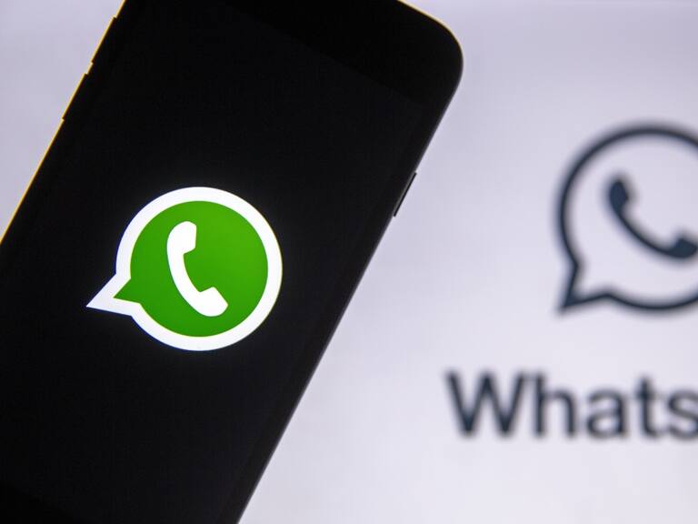 Llega modo oscuro a WhatsApp; cómo activarlo y sus beneficios