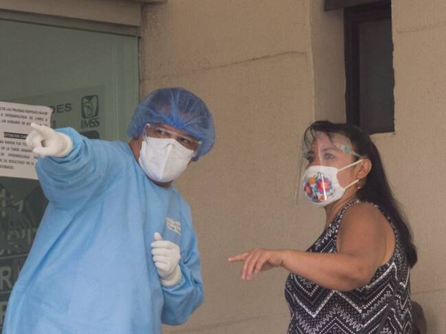 Suman 221 mil 597 muertes por COVID-19 en México: SSa