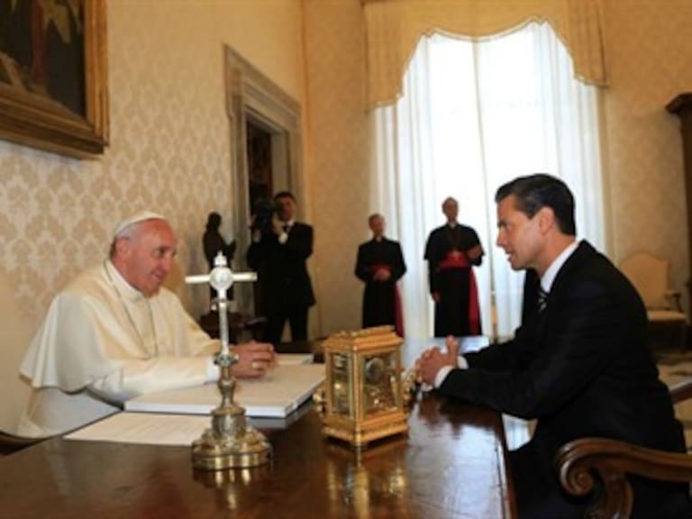 Papa habla de violencia, narcotráfico y emigración con presidente mexicano