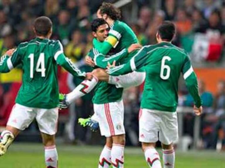 Doblete de Vela y gol de Chicharito contra Holanda