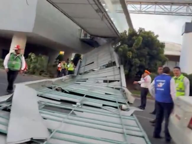 Colapsa techumbre en el AICM; así se vino abajo en cuestión de segundos | VIDEO