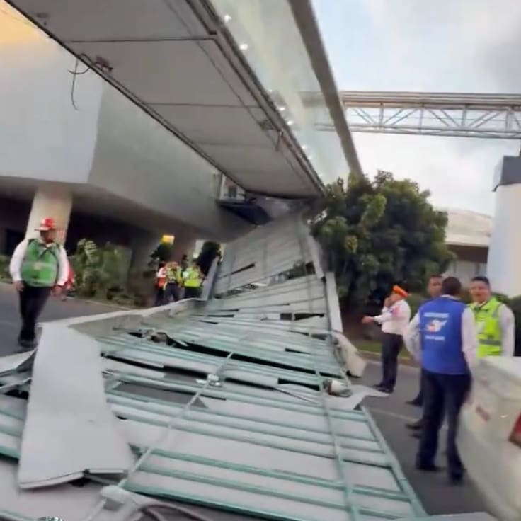 Colapsa techumbre en el AICM; así se vino abajo en cuestión de segundos | VIDEO