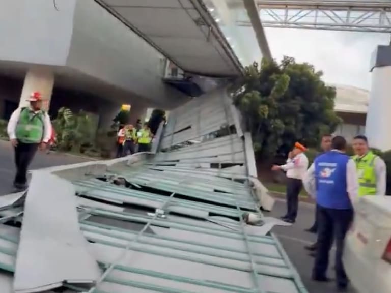 Colapsa techumbre en el AICM; así se vino abajo en cuestión de segundos | VIDEO