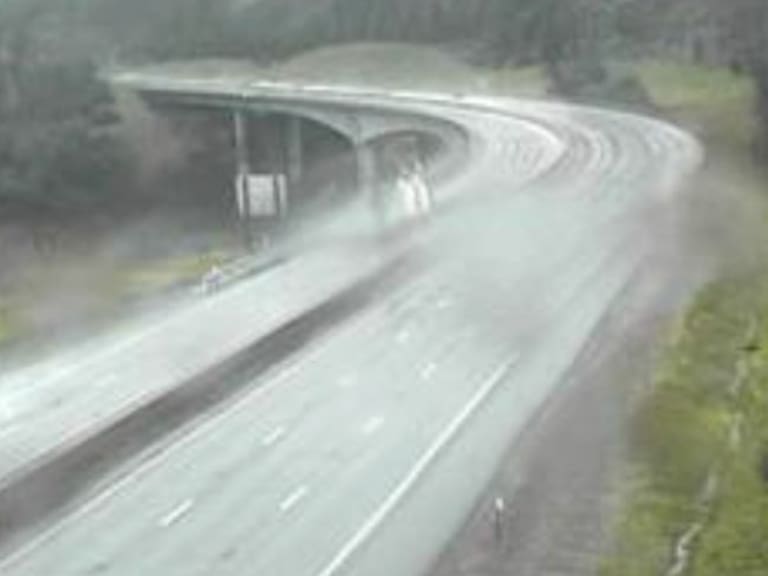 Varias carreteras fueron cubiertas por el agua. @NWSSacramento