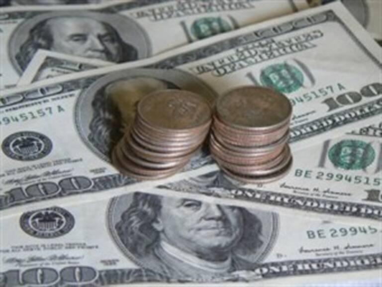 Llega dólar a $14.10 a la venta