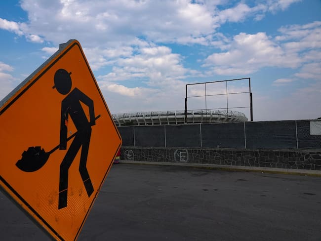 A 100 días del Mundial: se abre la tierra en Circuito Azteca y atrapa a camión repartidor