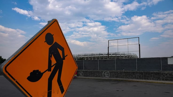 A 100 días del Mundial: se abre la tierra en Circuito Azteca y atrapa a camión repartidor