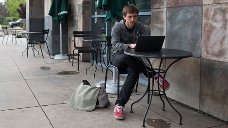 Minimalismo Profesional: ¿Por qué las nuevas generaciones quieren redefinir el éxito laboral?