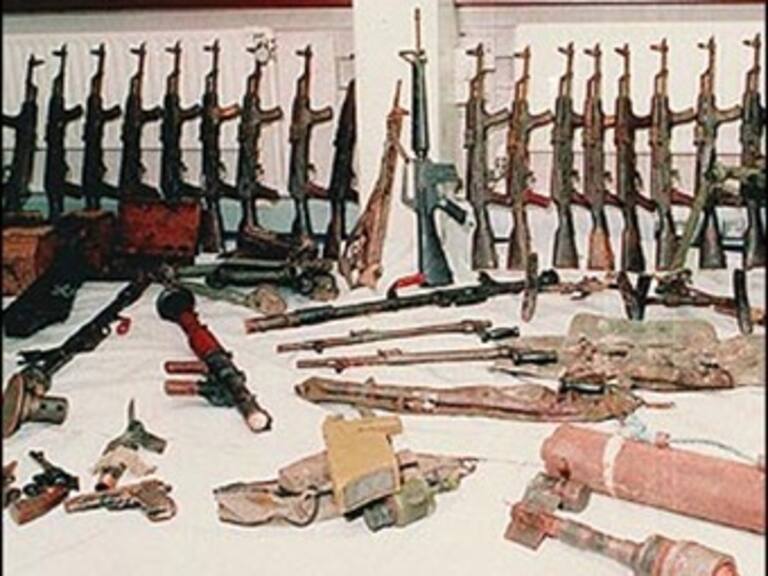 Investigan a jóvenes detenidos con fotos de arsenal