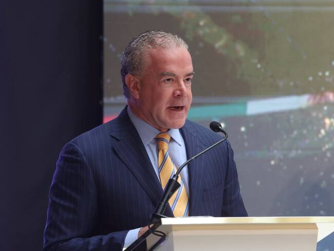 Dueño de Miss Universo revela otro contrato con Pemex que no se habría ejercido y que el certamen no es negocio