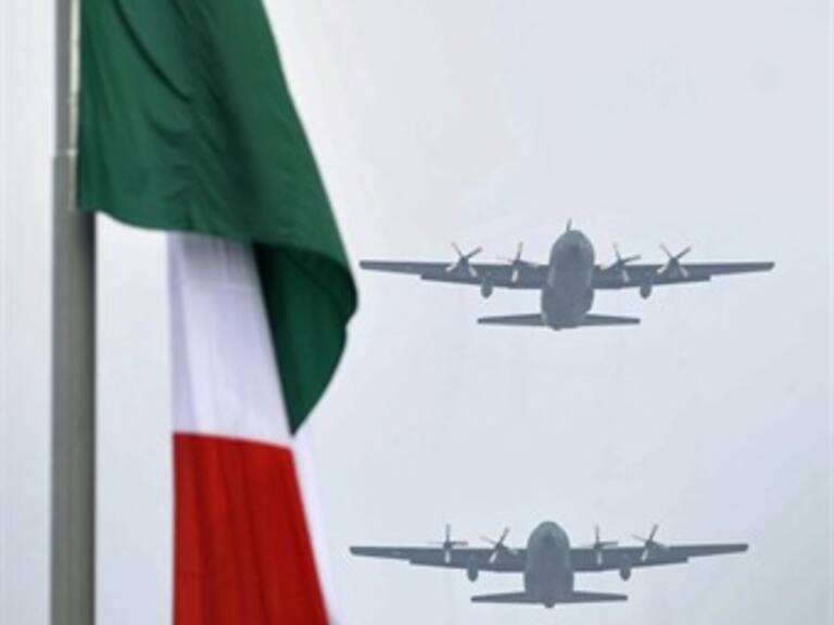 Aviones y paracaidistas, lo que más gustó del desfile