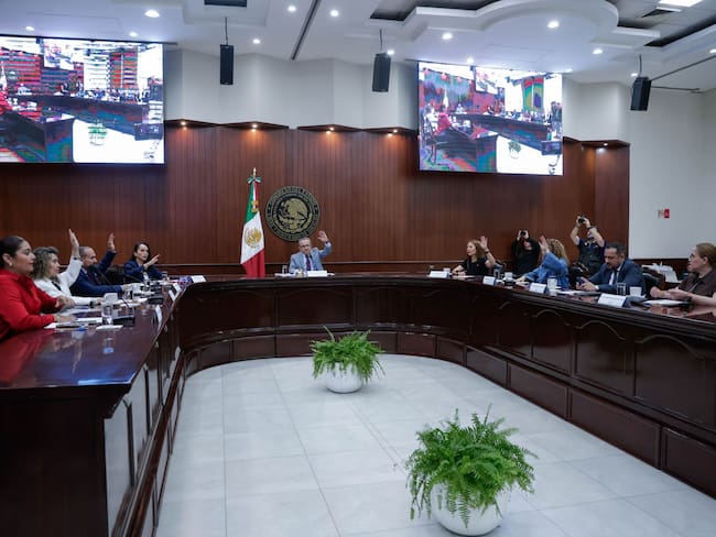 Sinaloa continúa sin gobernador interino; Congreso cita a sesión este martes para nombrar al sustituto de Rocha Moya