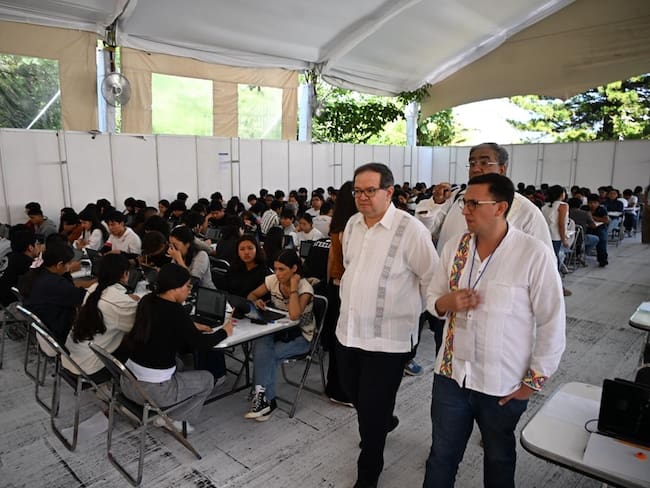 Examen UNAM: rector supervisa aplicación para ingreso a licenciatura