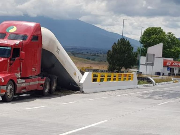 Cierran Autopista Gdl – Tepic en El Arenal por fuga de amoniaco
